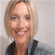 Professeure certifiée, expérimentée et adaptable ! C'est parti pour des cours variés et ludiques.